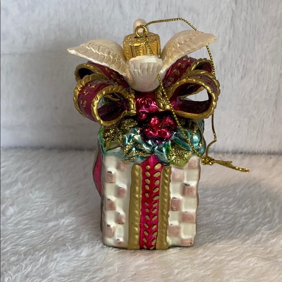 Fitz and Floyd Vintage Present Ornament - Picture 4 of 4